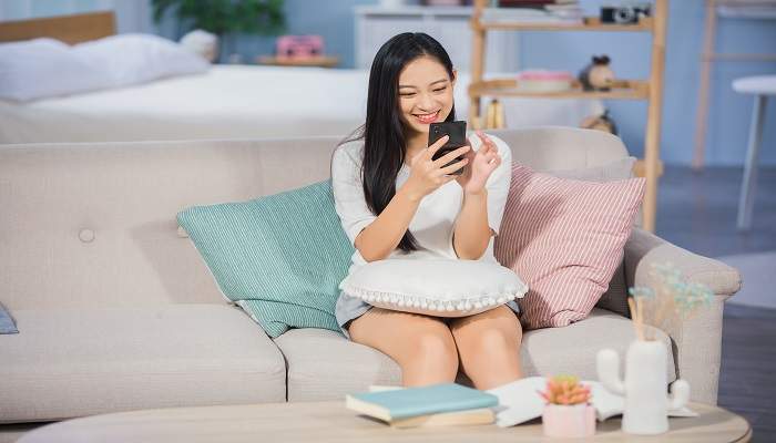 她扒拉我是什么梗？她扒拉我是什么意思？